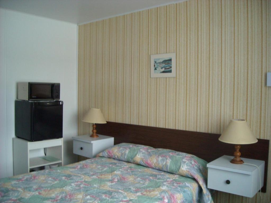 L'Anse-au-Griffon Motel Le Noroit מראה חיצוני תמונה