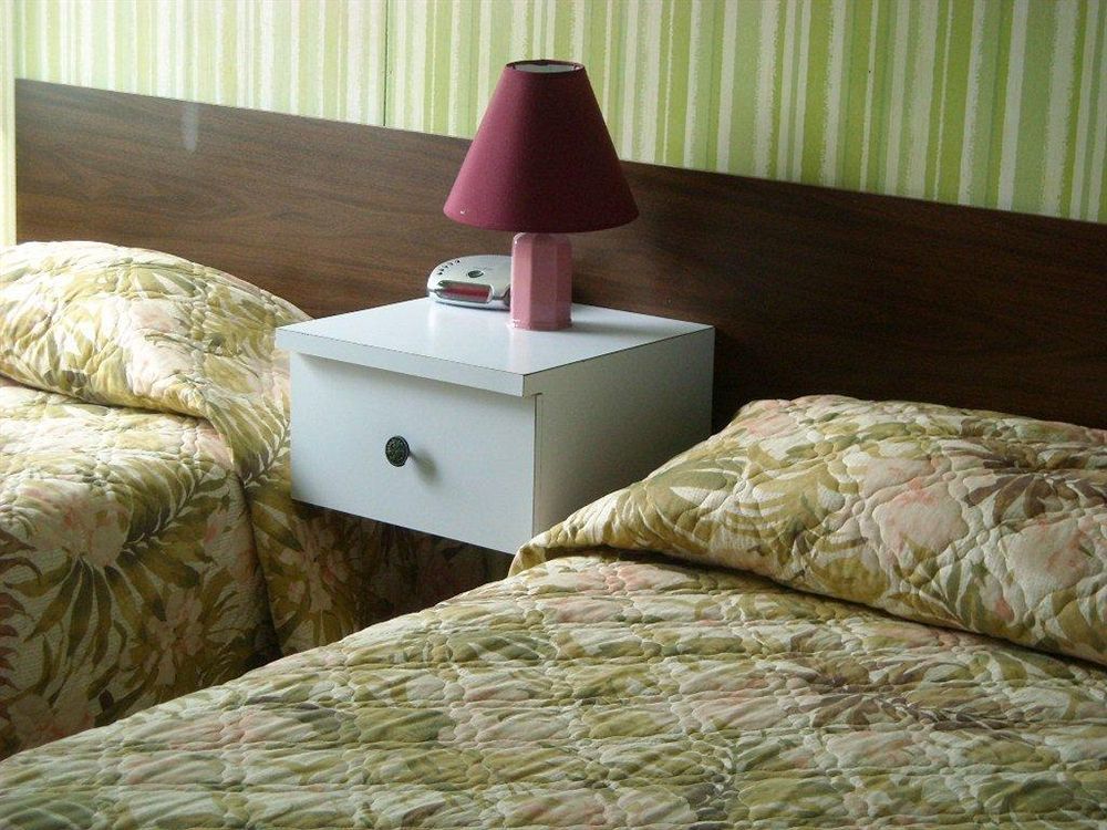 L'Anse-au-Griffon Motel Le Noroit מראה חיצוני תמונה