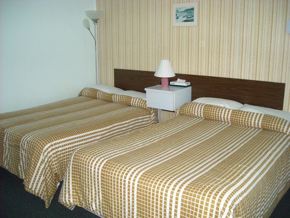 L'Anse-au-Griffon Motel Le Noroit מראה חיצוני תמונה