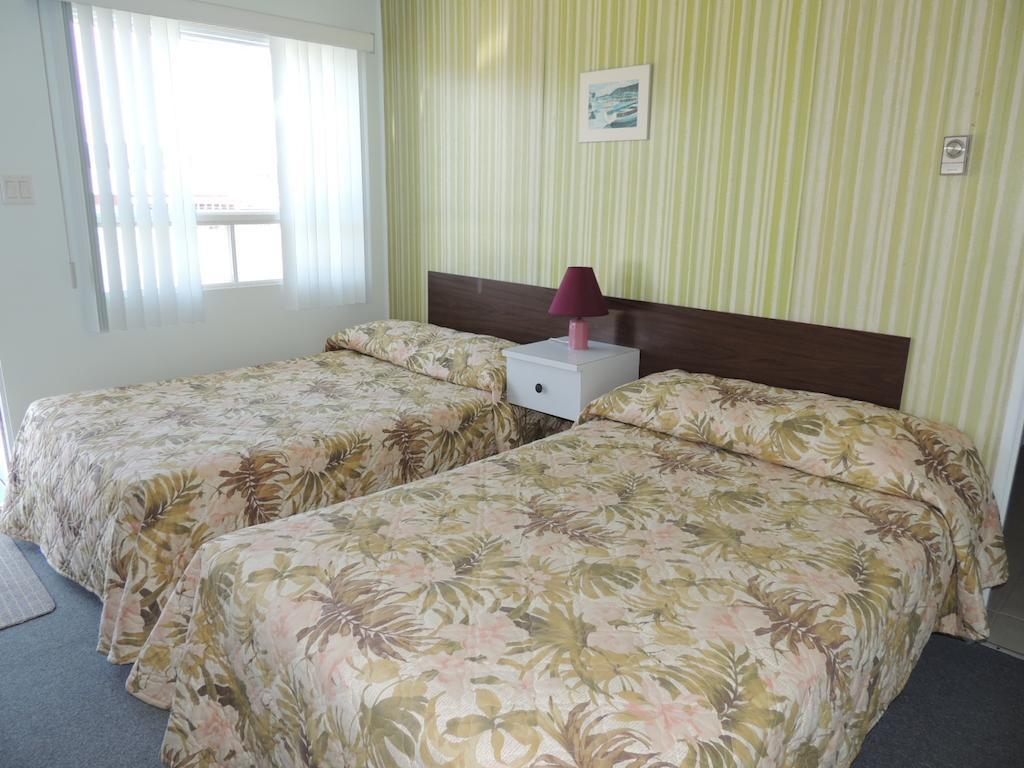 L'Anse-au-Griffon Motel Le Noroit מראה חיצוני תמונה