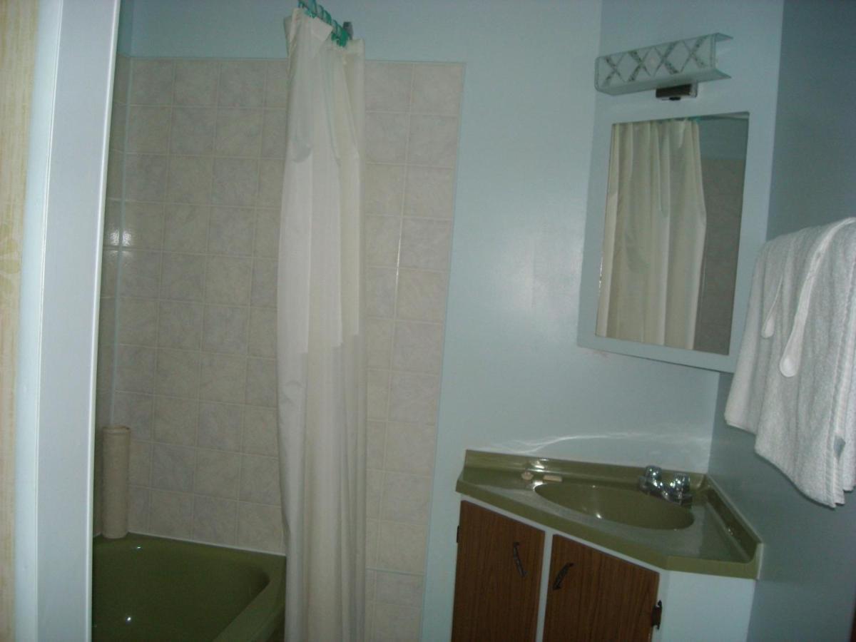 L'Anse-au-Griffon Motel Le Noroit חדר תמונה